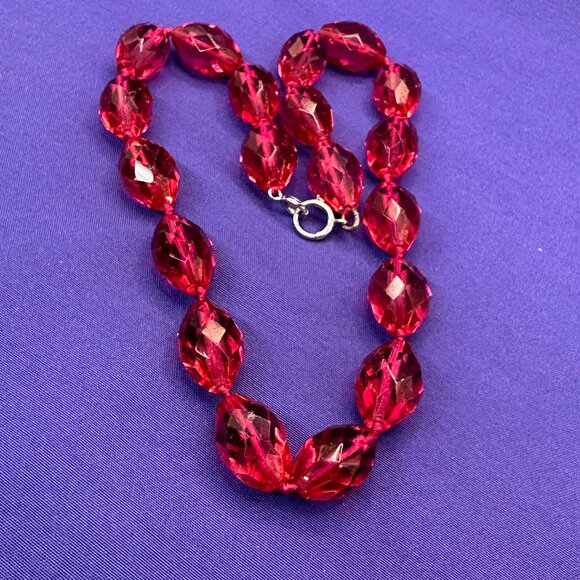Sparkly Red Faceted Hand-Knotted Glass Bead Necklace – Christmas Accessory - Picture 9 of 13